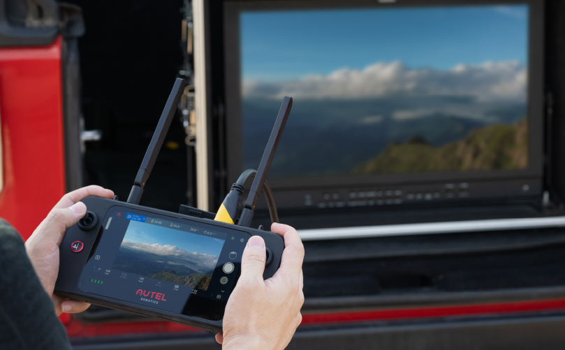 Autel Smart Controller SE · Swift Charging and Removable Battery